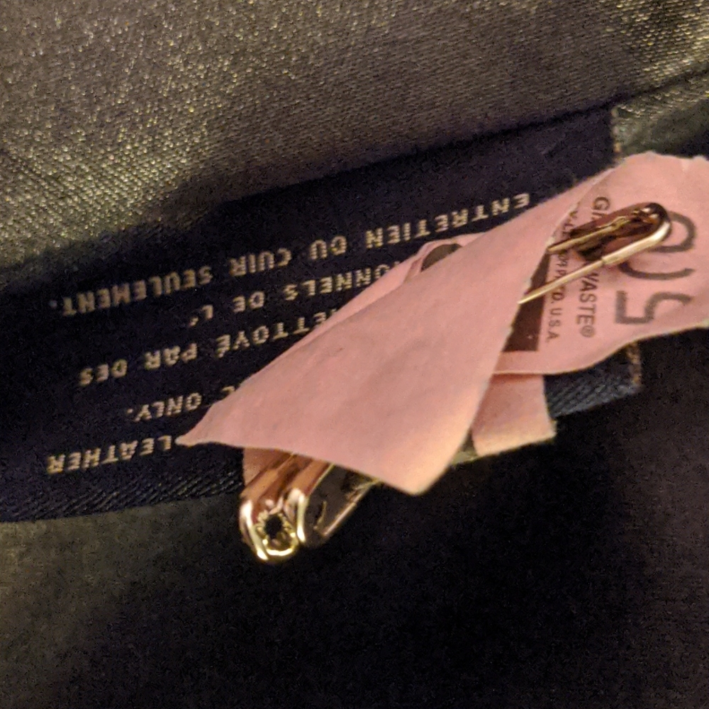 Ladies Leather Jacket - Picture 5 of 5
